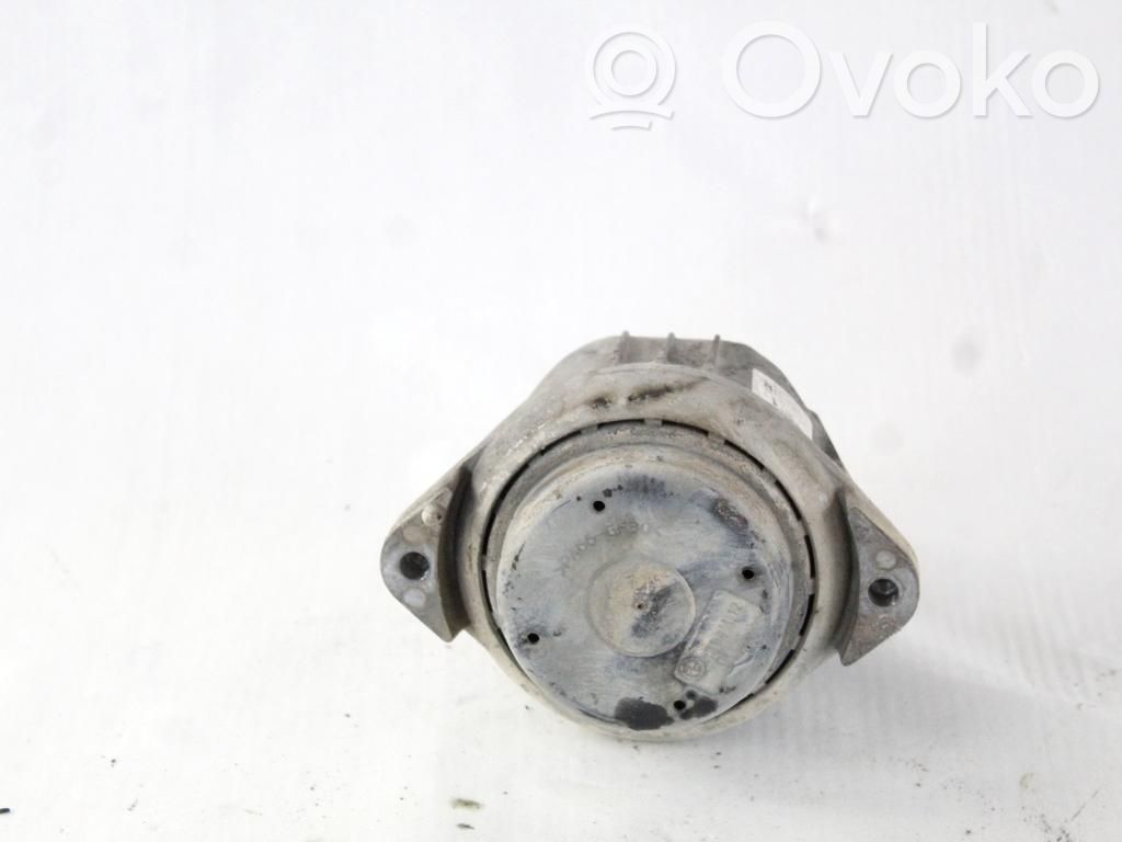Soporte de montaje del motor (Usadas)   22116768799
