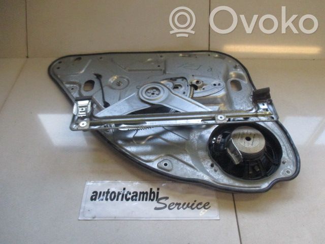 Ford Focus Mecanismo para subir la puerta trasera sin motor 