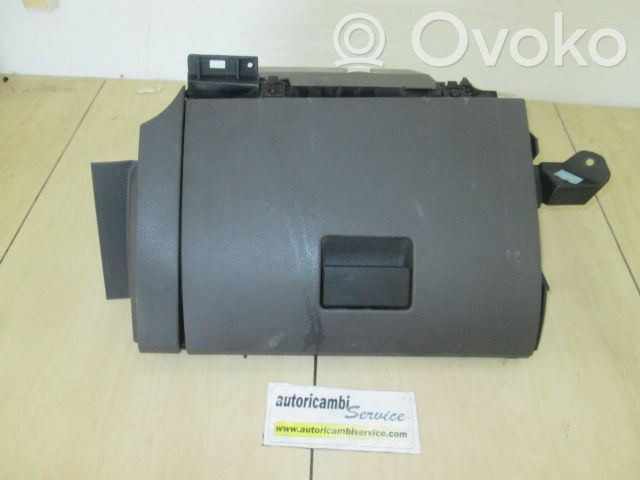 Ford Focus C-MAX Daiktadėžės (bordačioko) komplektas 