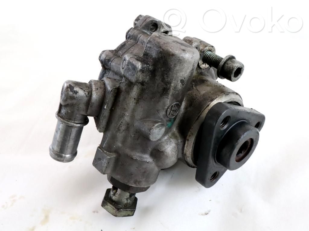 Ohjaustehostimen pumppu   4B0145155R