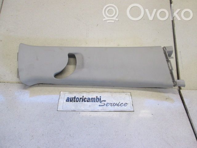 Peugeot 107 Verkleidung unten B-Säule 