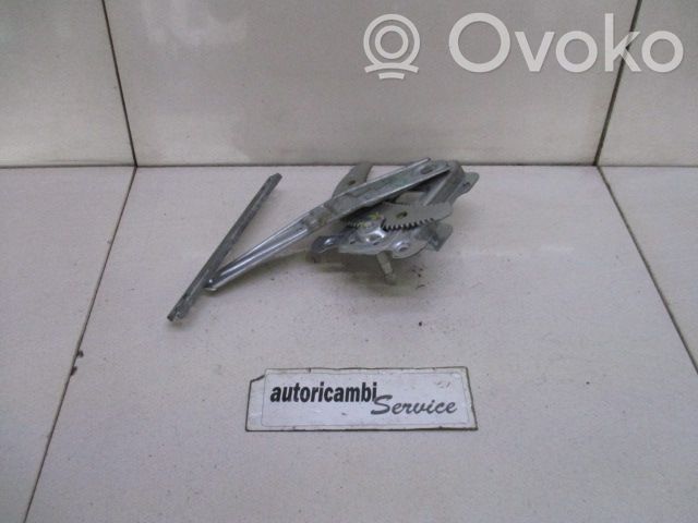 Regulador manual de la ventanilla trasera   82721AX11B