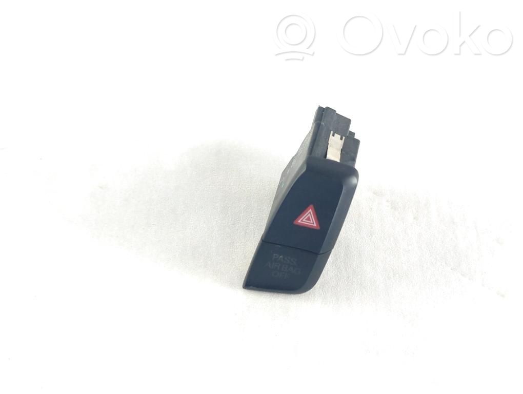Botón interruptor de luz de peligro   8K2941509A