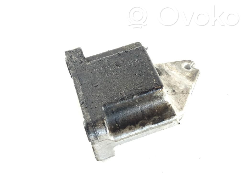 Engine mounting bracket   04726019AC