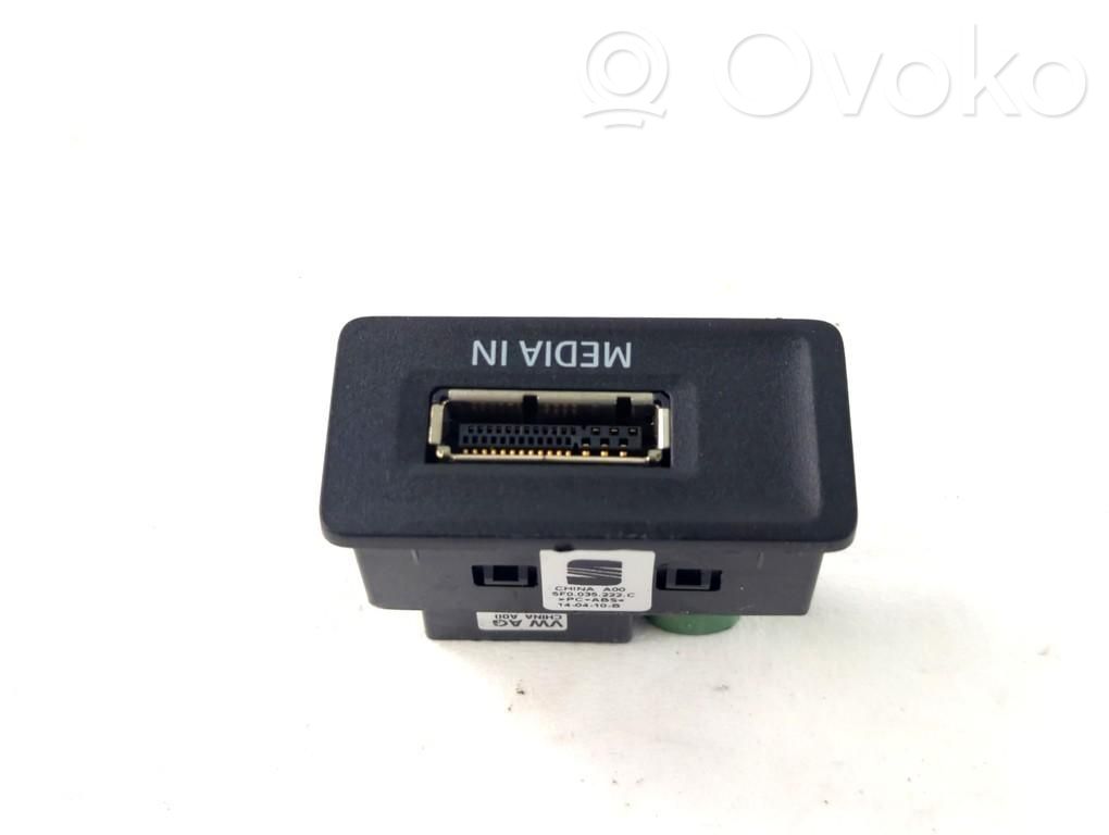Seat Leon (5F) Enchufe conector USB 