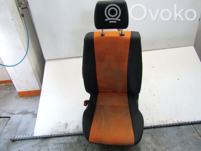 Sedile anteriore del conducente