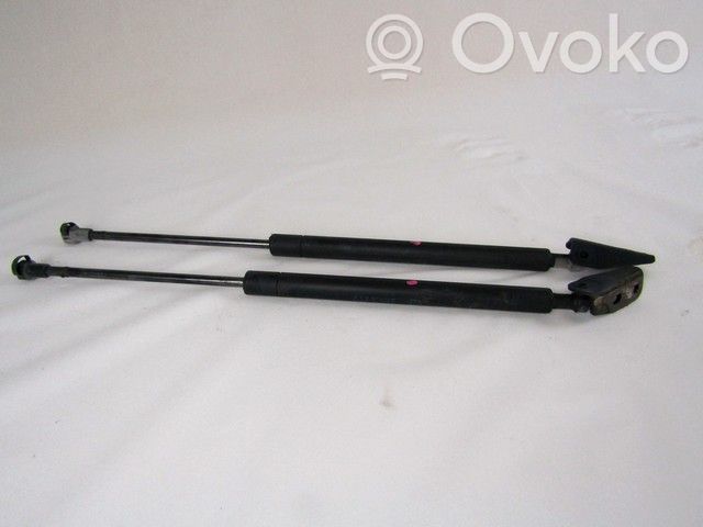 Toyota Corolla E120 E130 Siłownik maski przedniej 