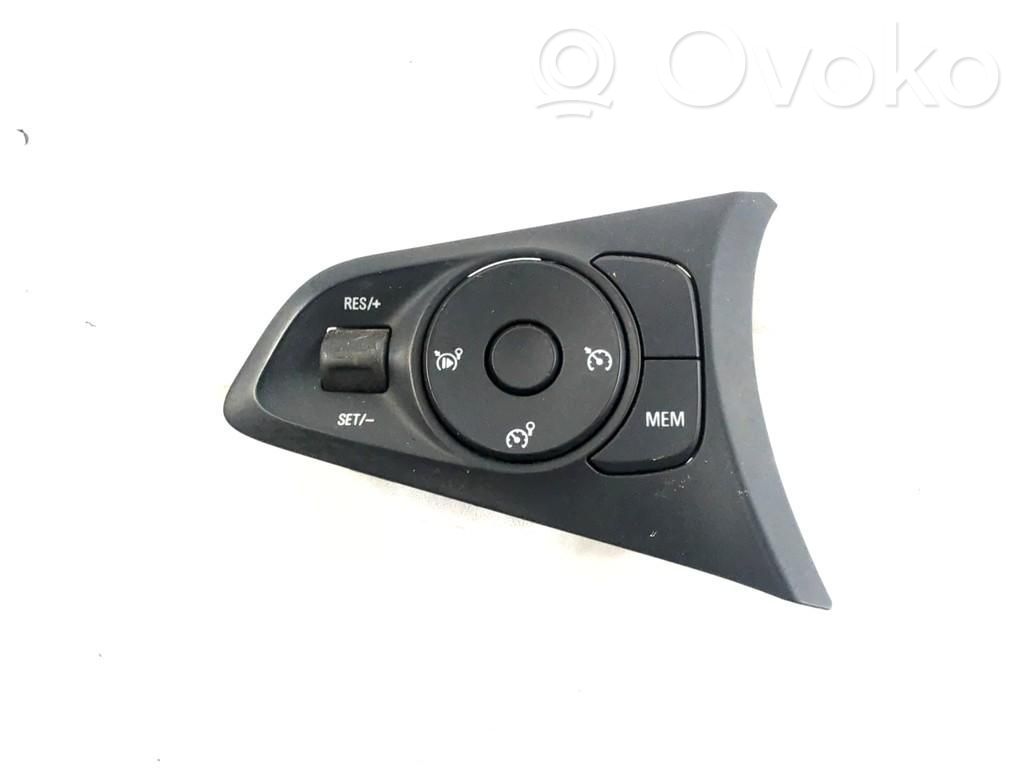 Opel Corsa F Butoane/comutatoare pe volan 