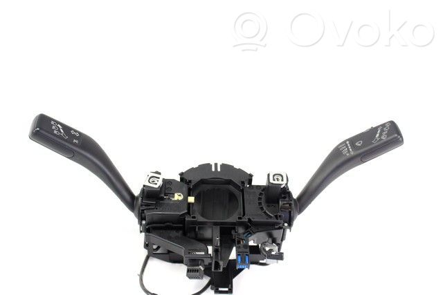 Volkswagen Golf V Wiper turn signal indicator stalk/switch 