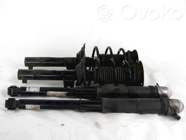 Volkswagen Golf VII Juego de muelles y amortiguadores (Delanteros y traseros) 