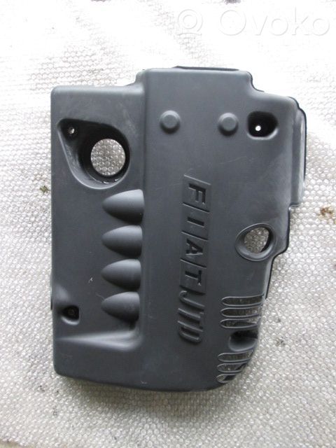 Fiat Punto (188) Couvercle cache moteur 