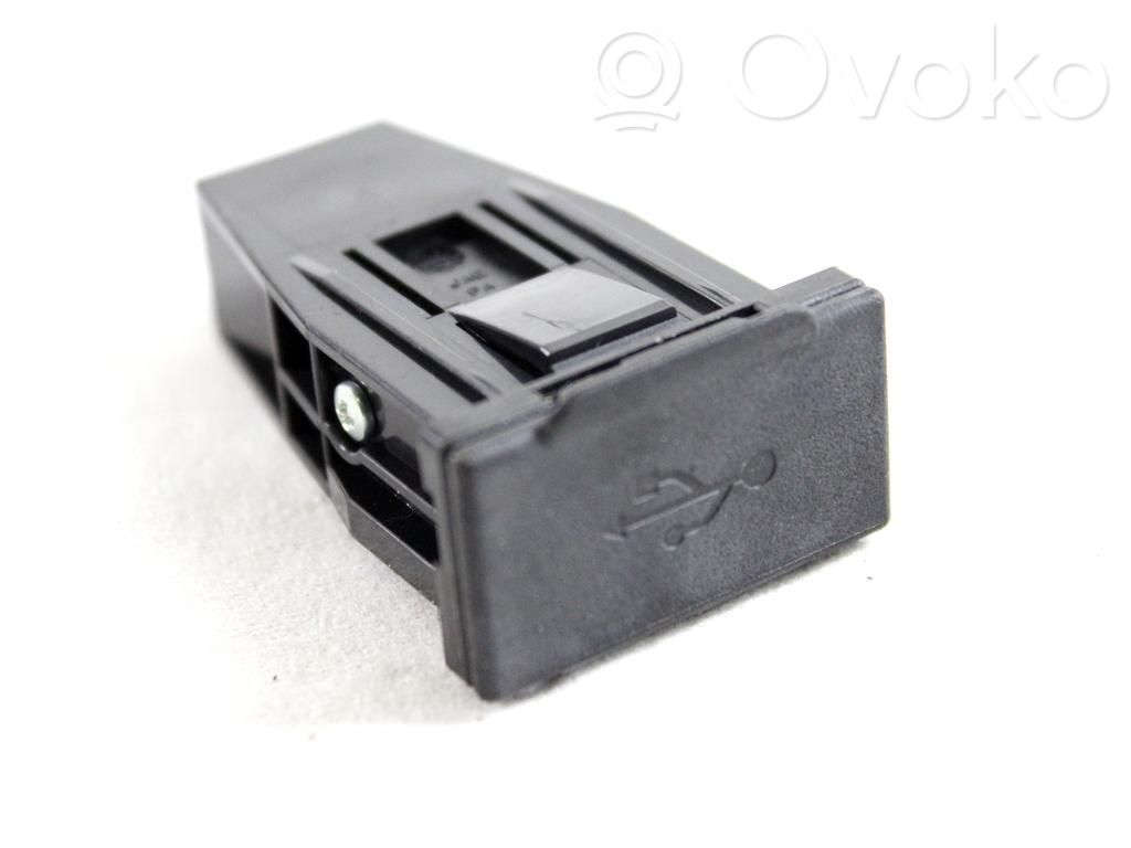 Enchufe conector USB   8718A007