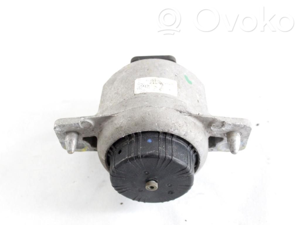 Jaguar XE Engine mounting bracket 
