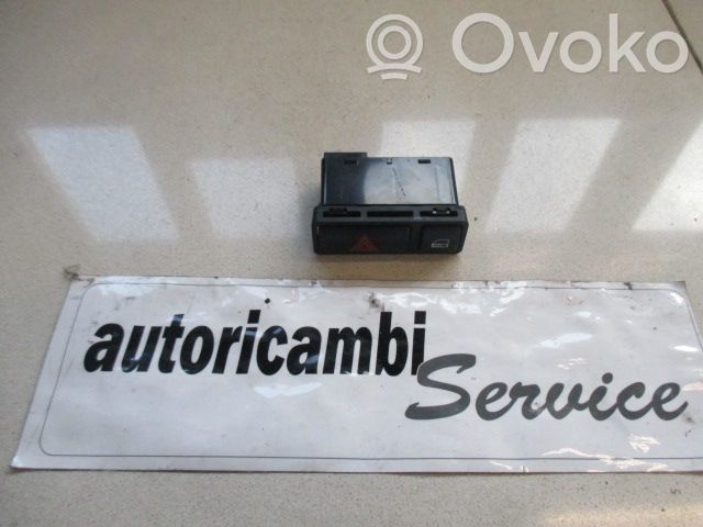 Botón interruptor de luz de peligro   8368920