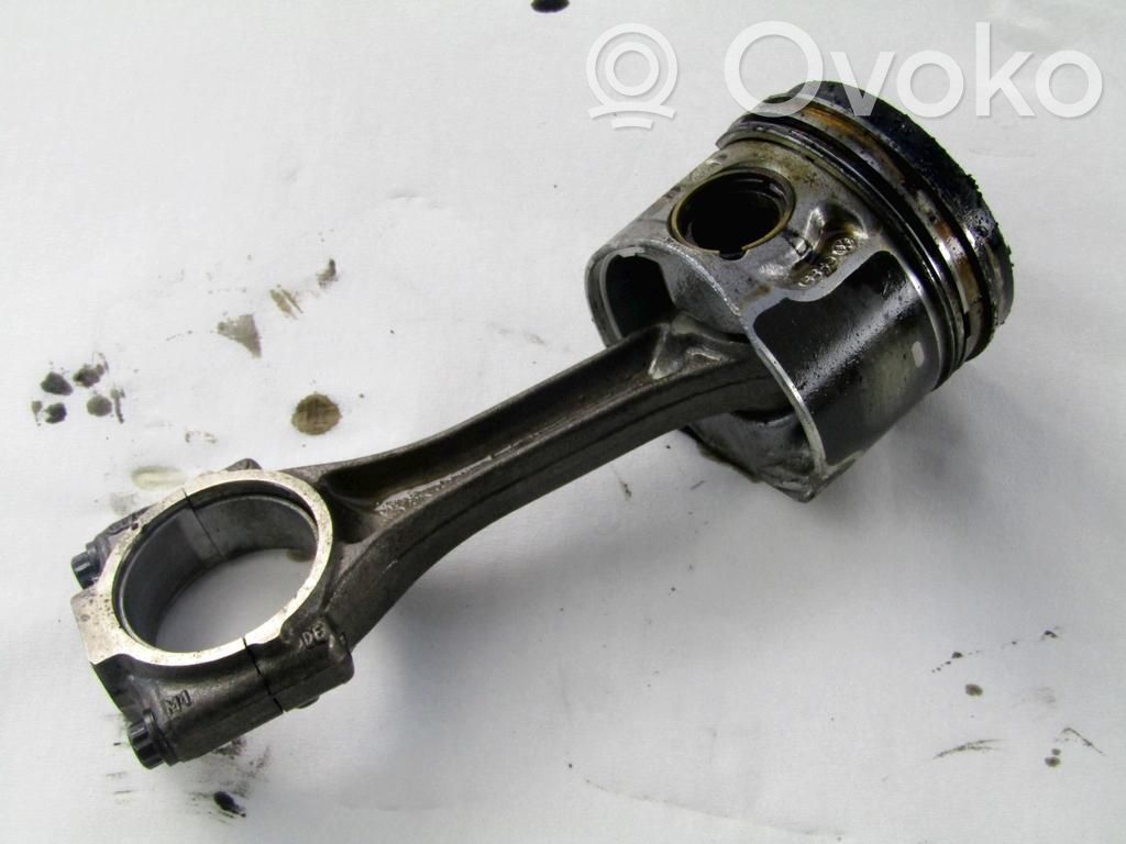 Volkswagen Golf V Piston cu bielă 
