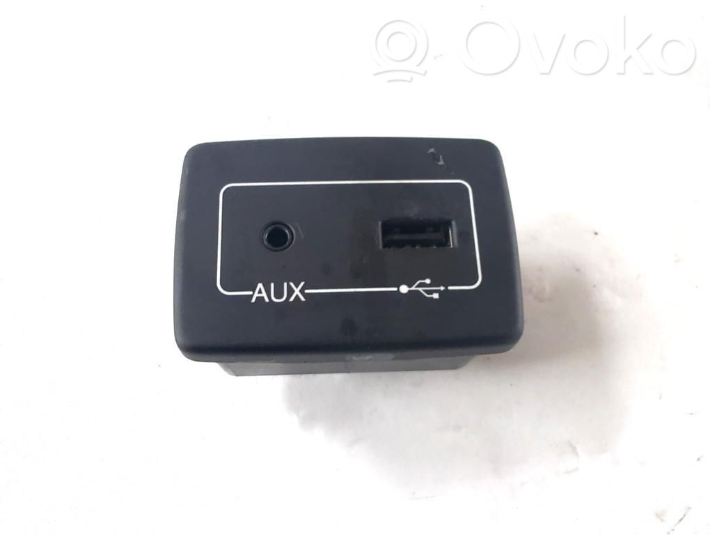 Fiat 500L Enchufe conector USB 