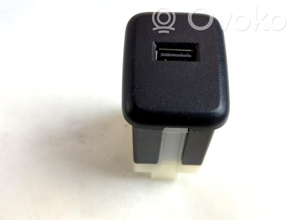 Разъем USB   13596807