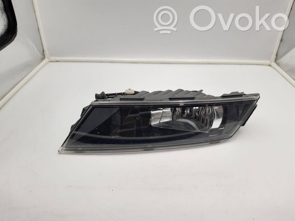 Skoda Superb B8 (3V) Etusumuvalo 