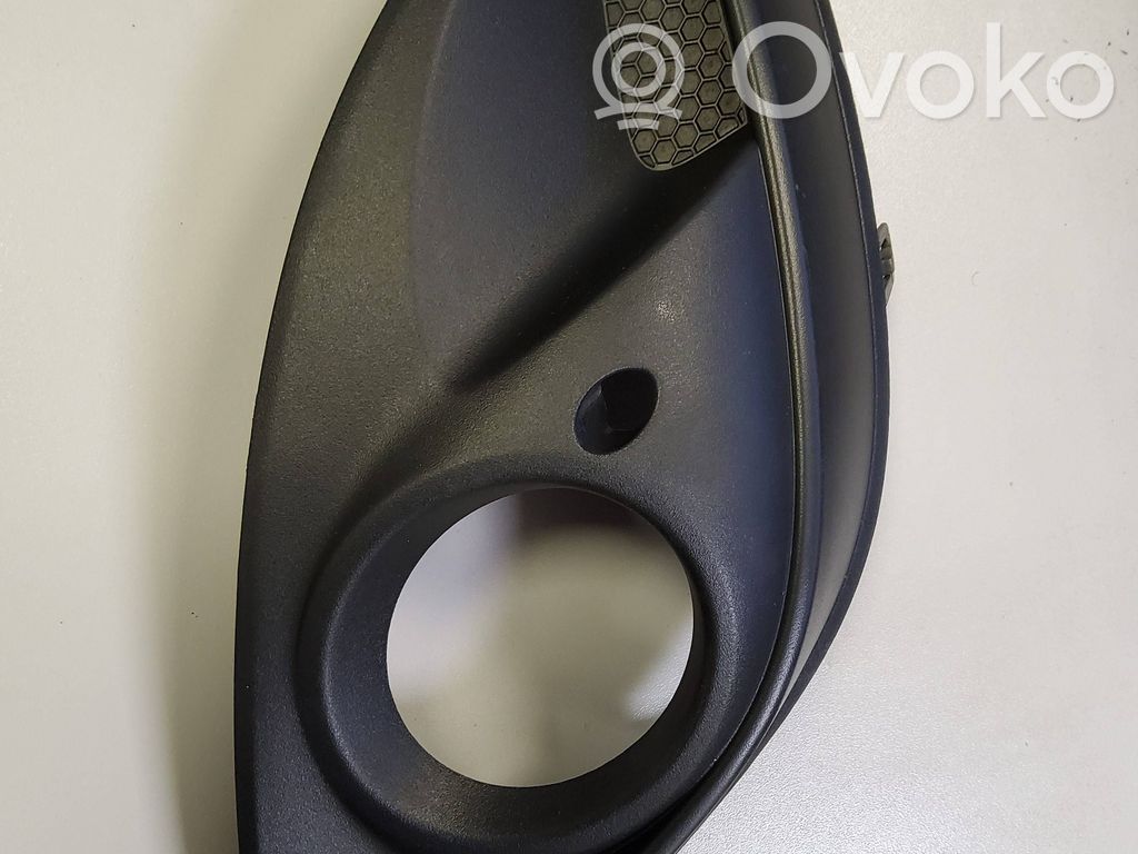Opel Corsa D Etusumuvalon ritilä 