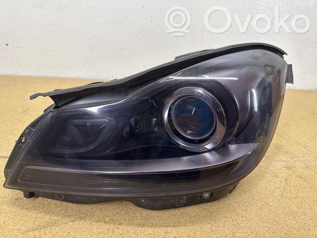 Mercedes-Benz C W204 Lampa przednia 