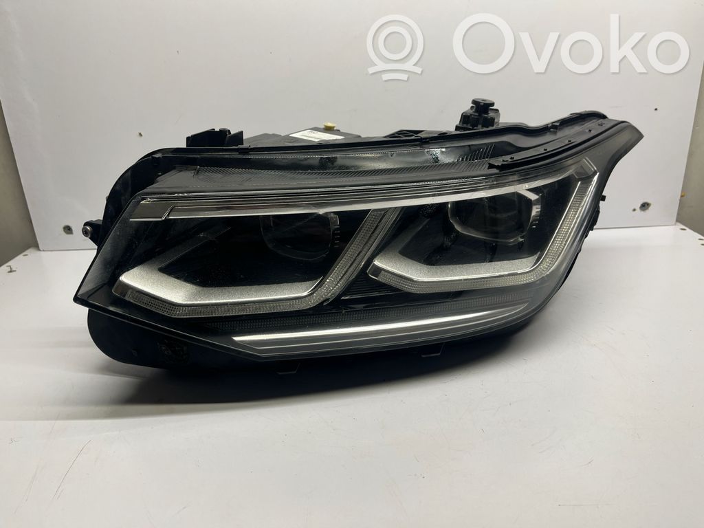 Volkswagen Tiguan Lampa przednia 