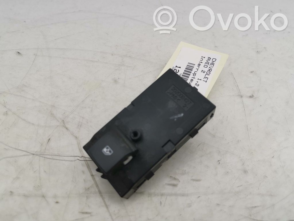 Chevrolet Aveo Electric window control switch 