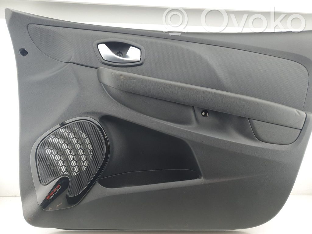 Renault Clio IV Apmušimas priekinių durų (obšifke) 