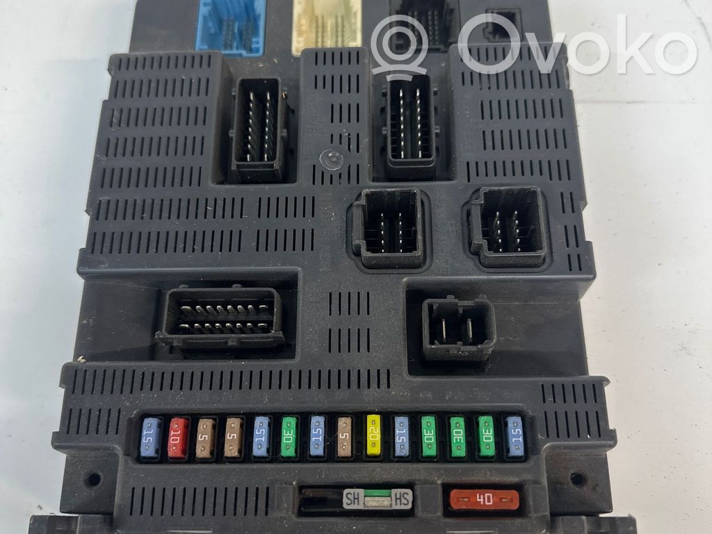 Peugeot 308 Fuse module 