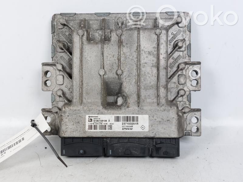 Renault Megane III Engine control unit/module 