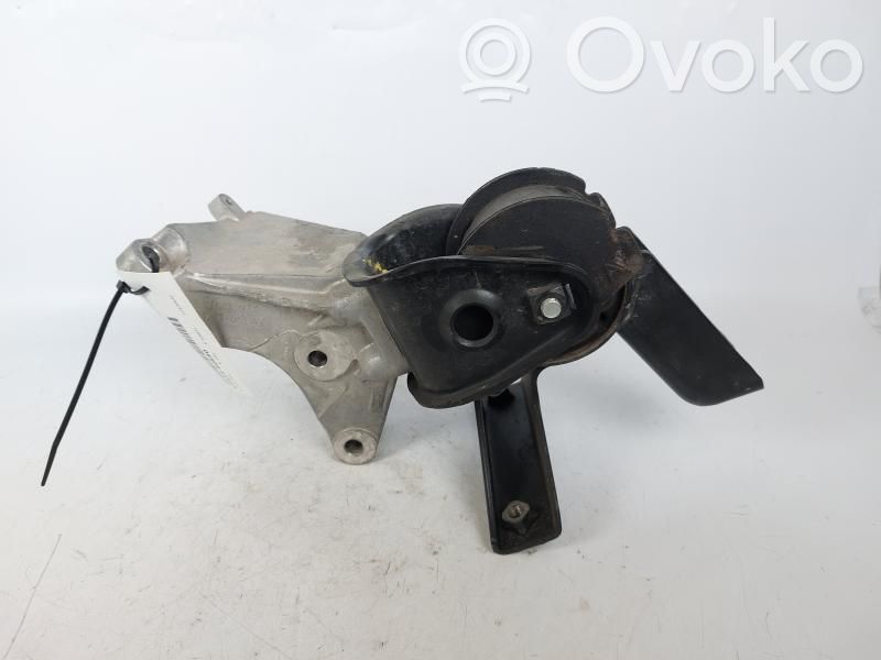 Suzuki Swift II Engine mount bracket 