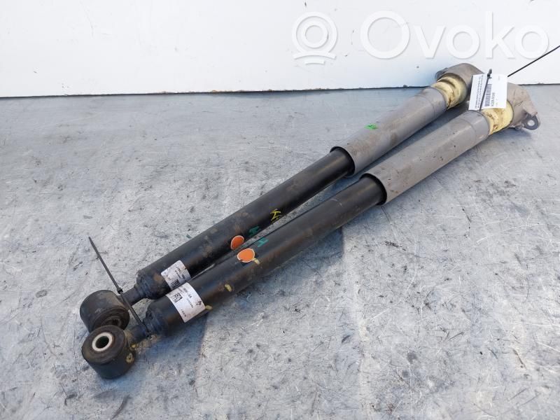 Articulación de barra estabilizadora delantera   J7BC18080GA,J7BC18080GA