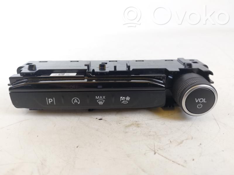 Console centrale   NX7T18K811AMD,NX7T18K811AMD