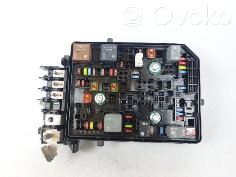 Opel Astra K Ramka / Moduł bezpieczników 