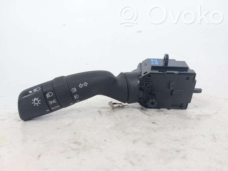 Toyota Yaris Cross Light switch 