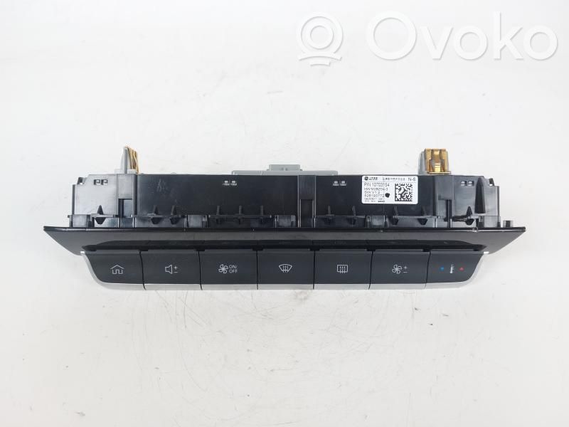 MG ZS Center console 