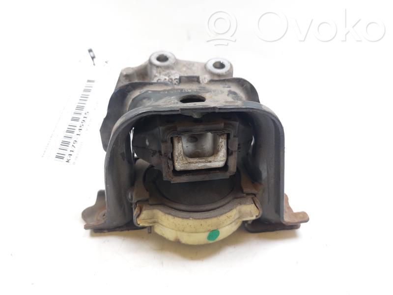 Peugeot 2008 I Engine mount bracket 