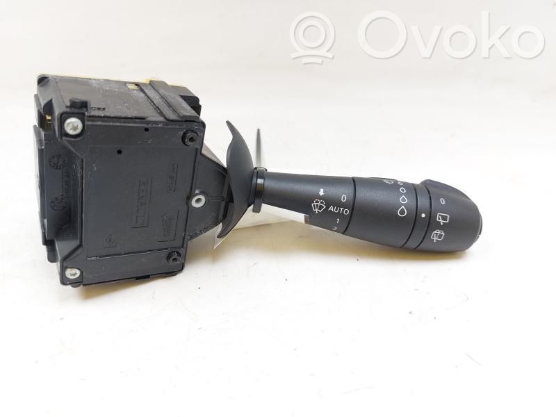 Renault Clio IV Wiper control stalk 