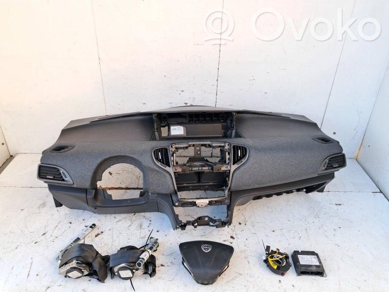 Lancia Ypsilon Airbag set with panel 