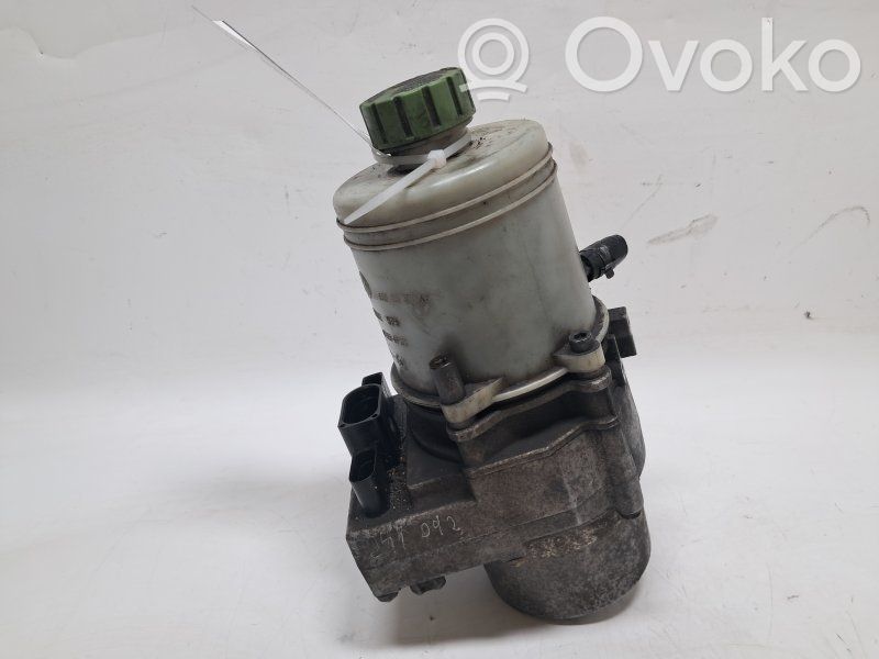 Ohjaustehostimen pumppu   6Q0423155R