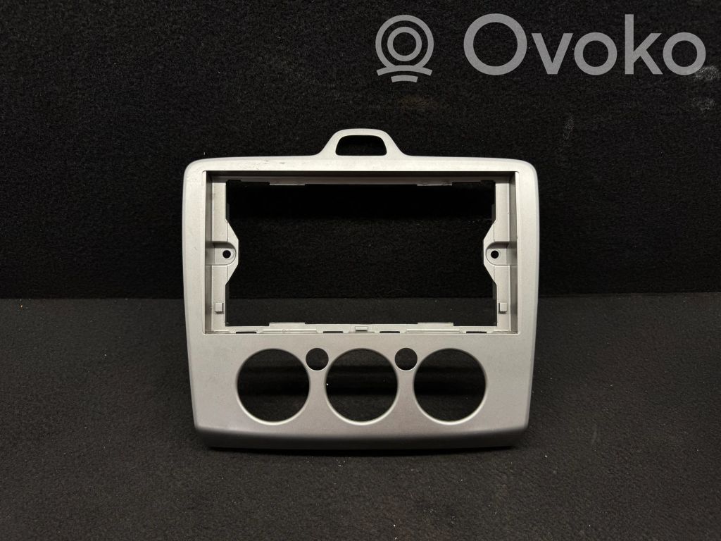 Ford Focus Radio/GPS head unit trim 