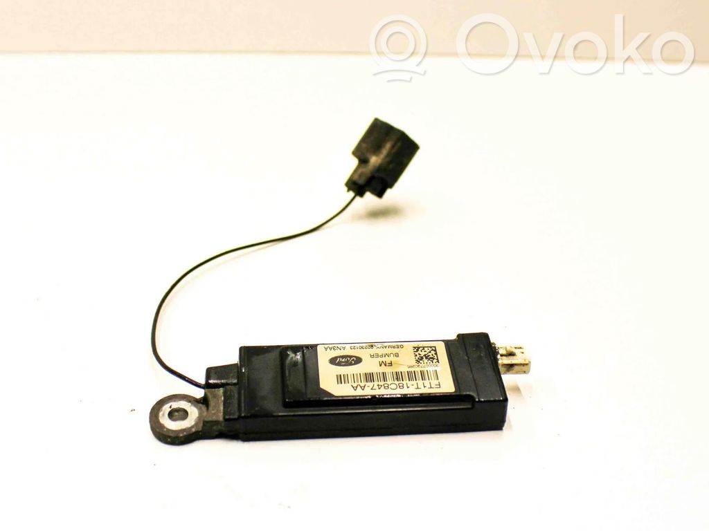Ford Transit -  Tourneo Connect Pystyantennivahvistin 