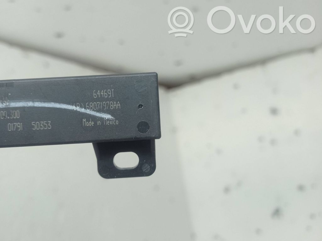 Keyless Steuergerät   68071978AA,169449