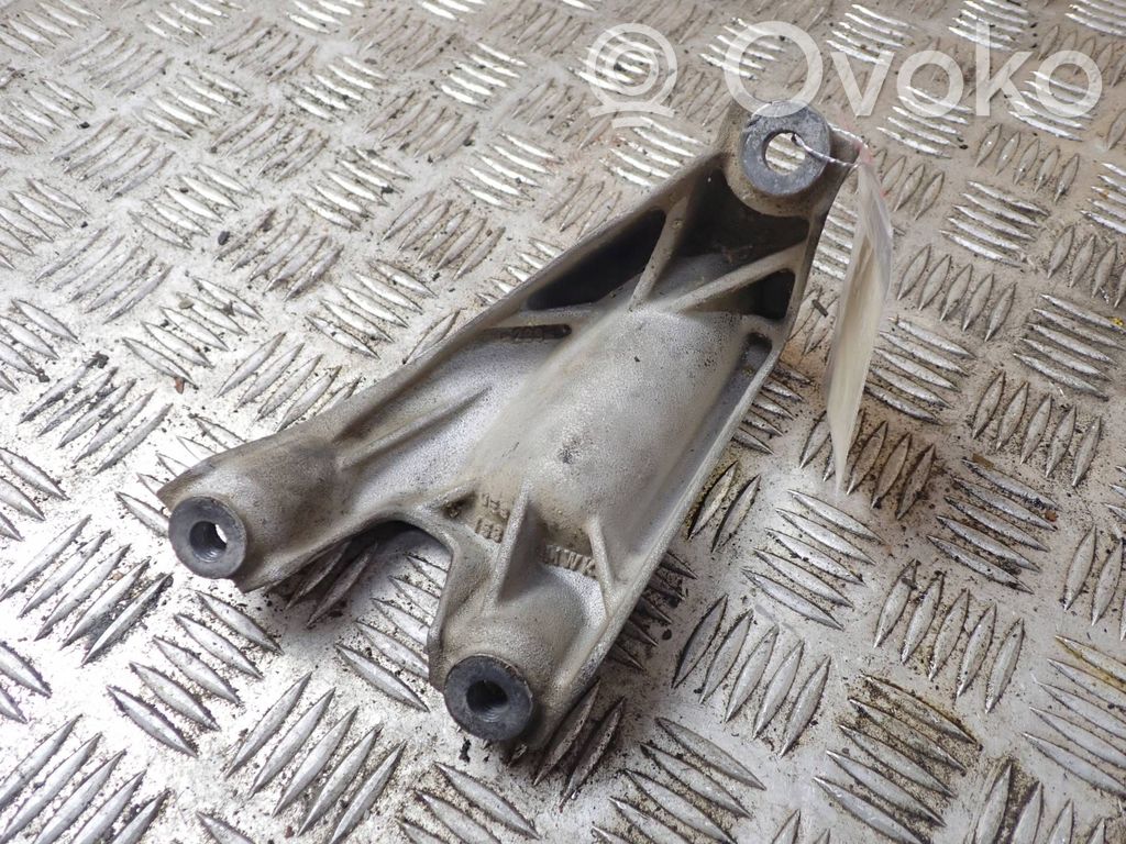 Audi A8 S8 D3 4E Engine mounting bracket 