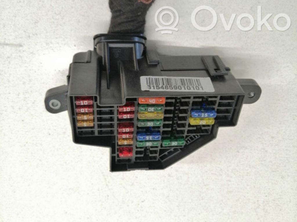 Audi A3 S3 8P Fuse module 
