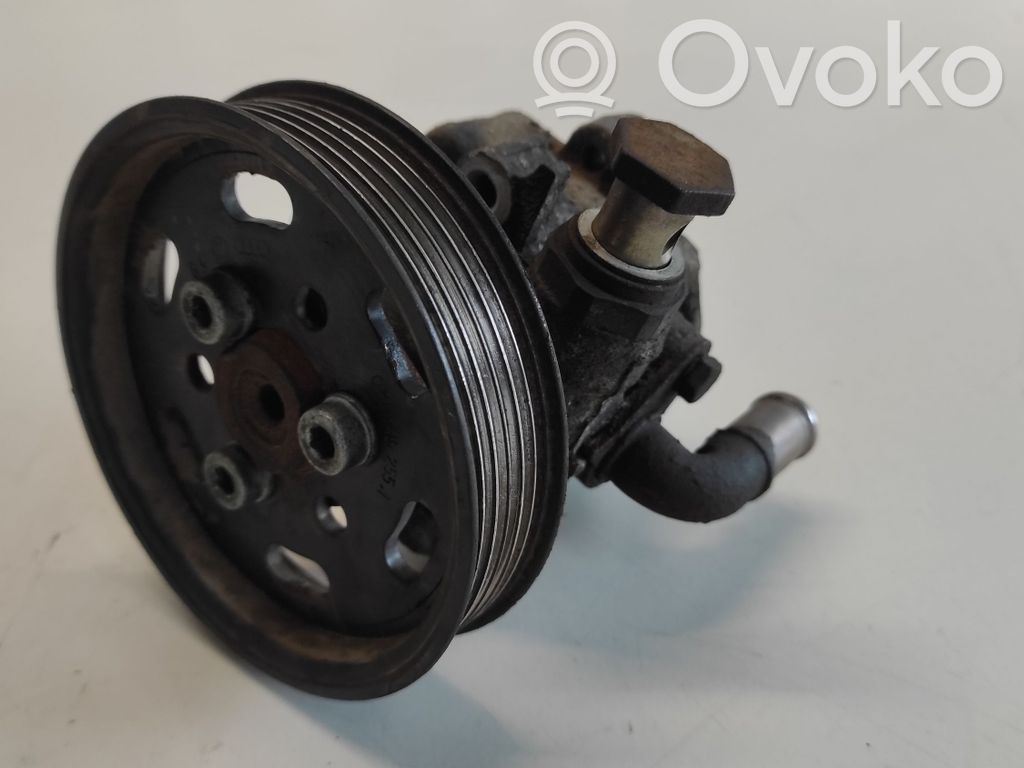 Volkswagen Golf IV Ohjaustehostimen pumppu 