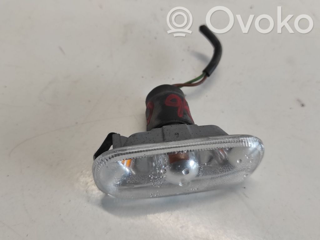 Audi A6 S6 C6 4F Front fender indicator light 