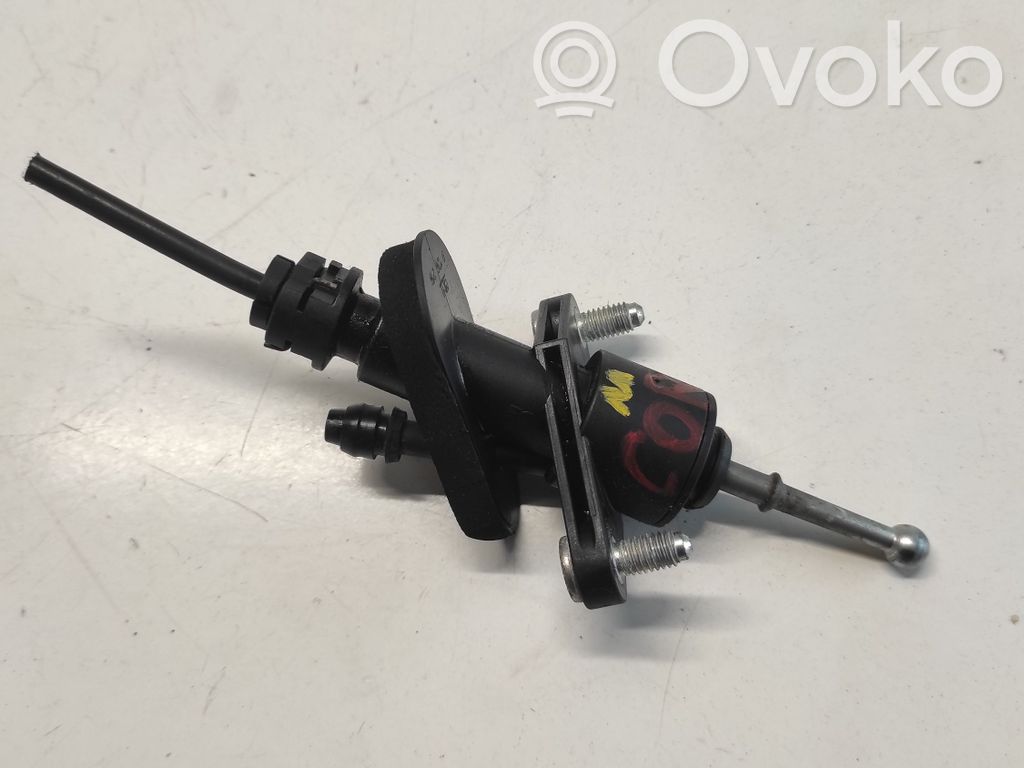 Opel Corsa C Kytkimen pääsylinteri 