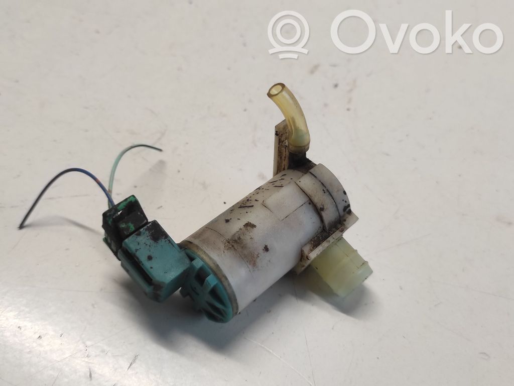 Nissan X-Trail T30 Windscreen/windshield washer pump 