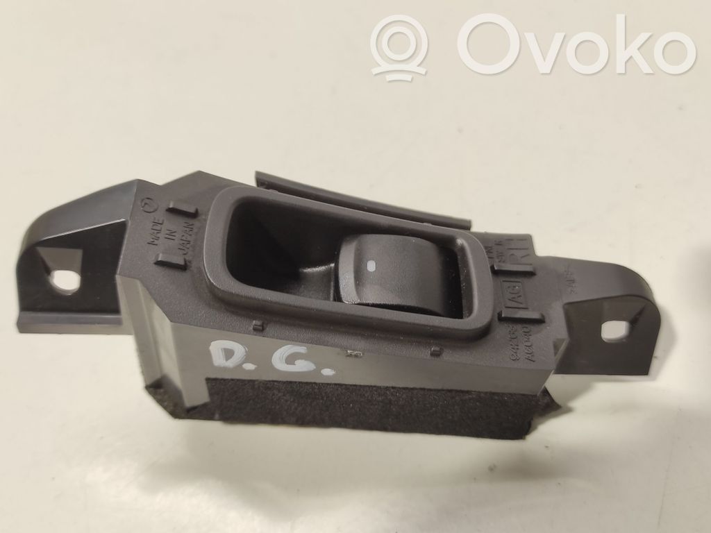 Subaru Legacy Electric window control switch 