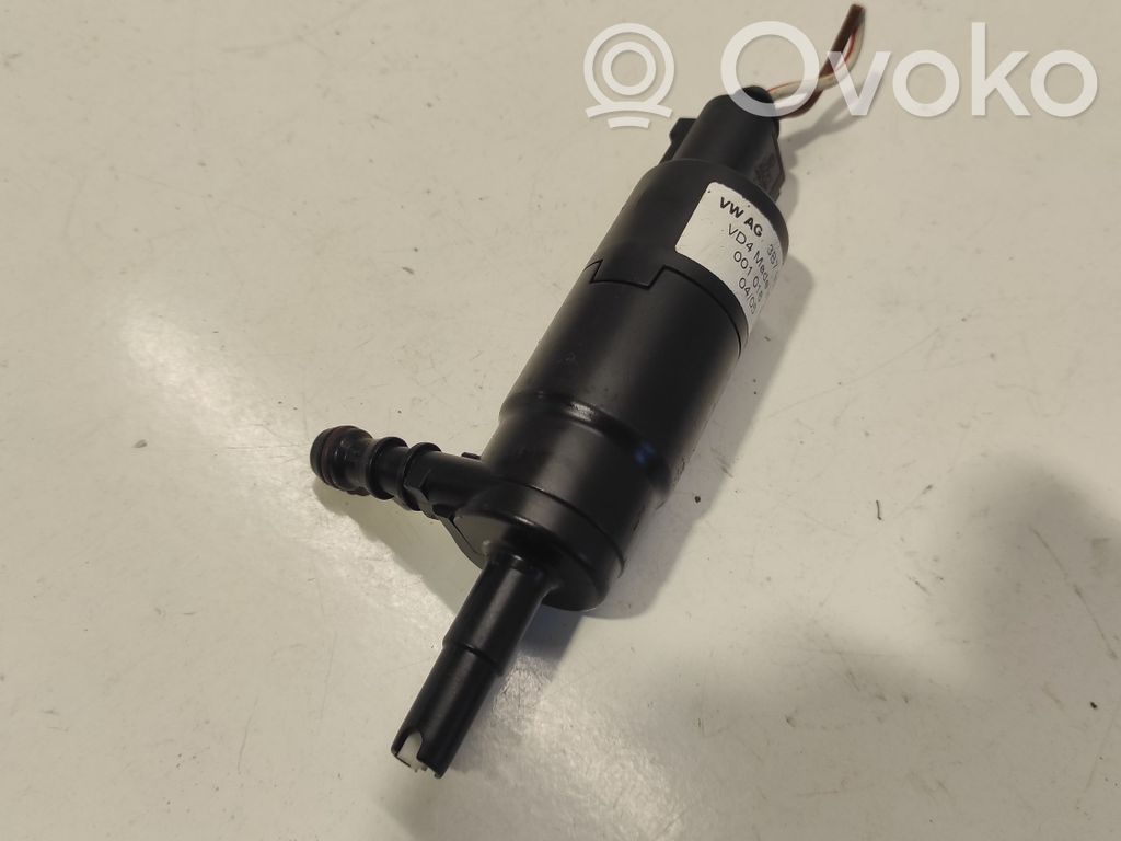 Volkswagen PASSAT B6 Pompa spryskiwacza szyby przedniej / czołowej 